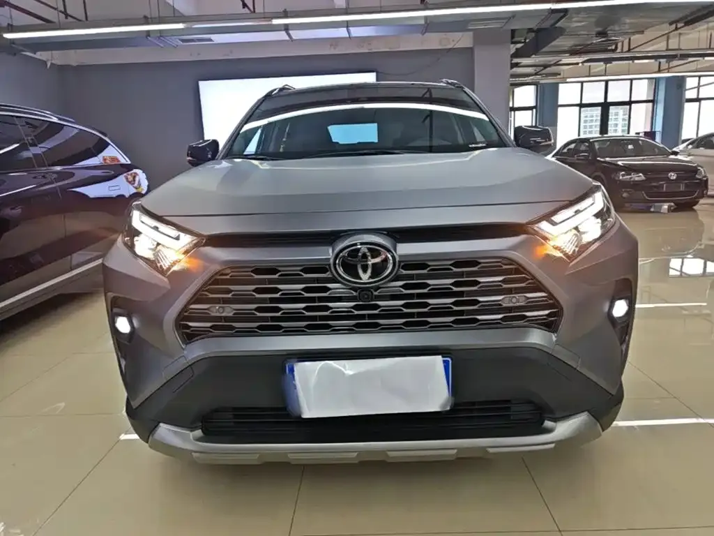 Toyota RAV4 — фото 4
