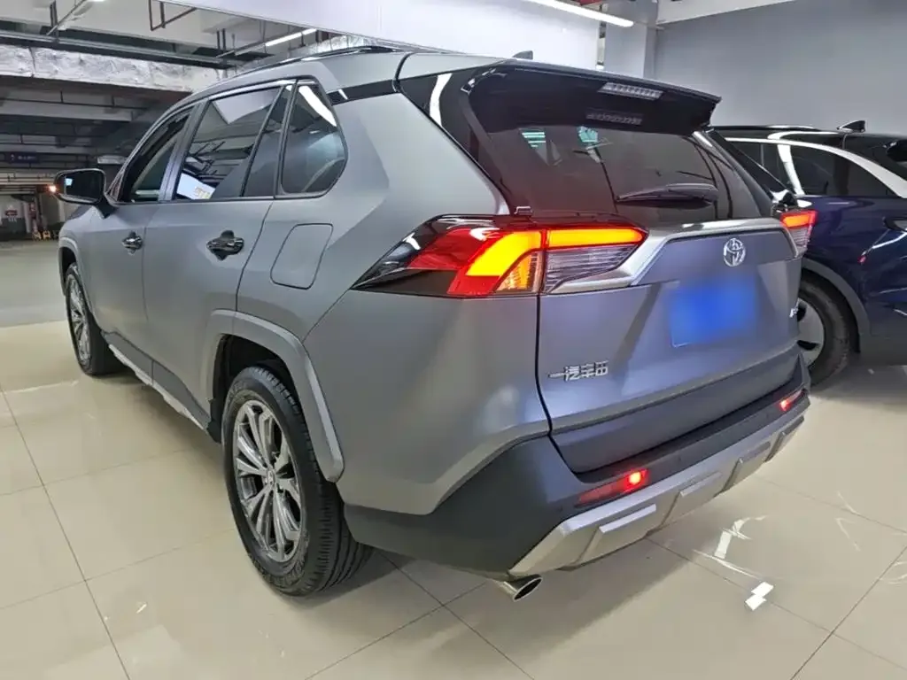 Toyota RAV4 — фото 5