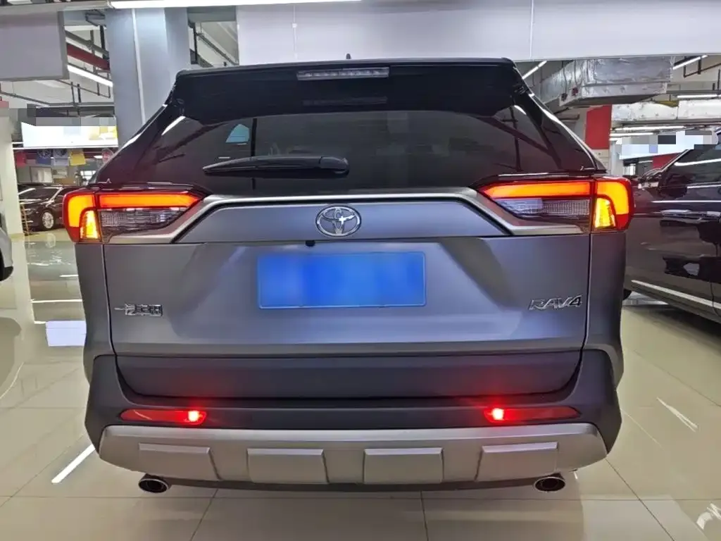 Toyota RAV4 — фото 3