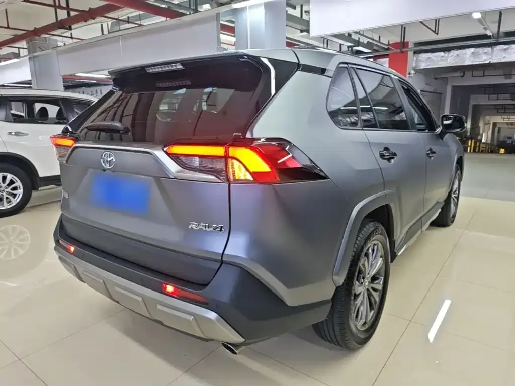 Toyota RAV4 — фото 9