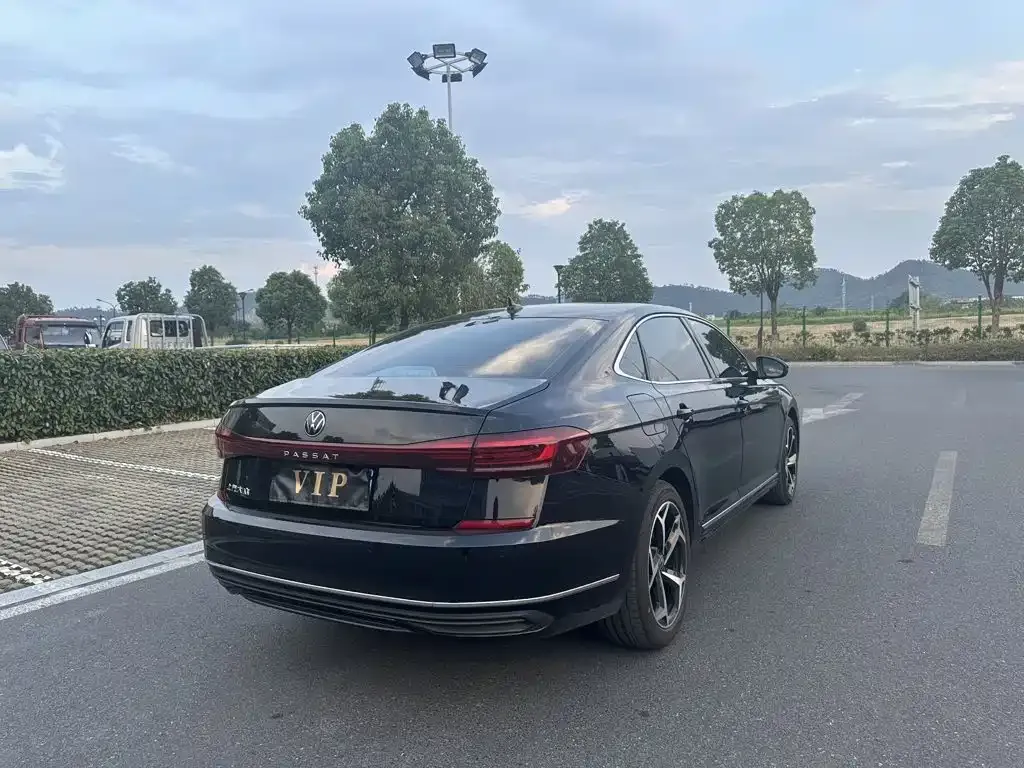 Volkswagen Passat — фото 8
