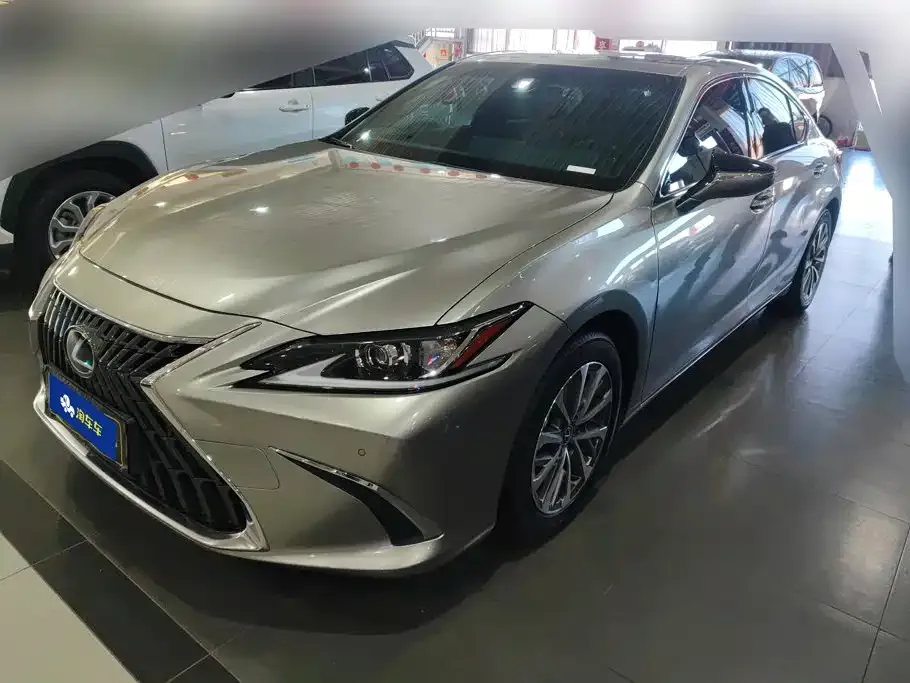 Lexus ES — фото 1