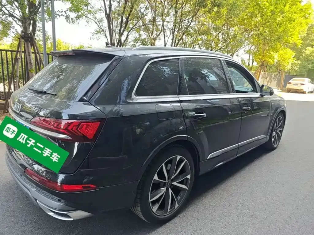 Audi Q7 — фото 10