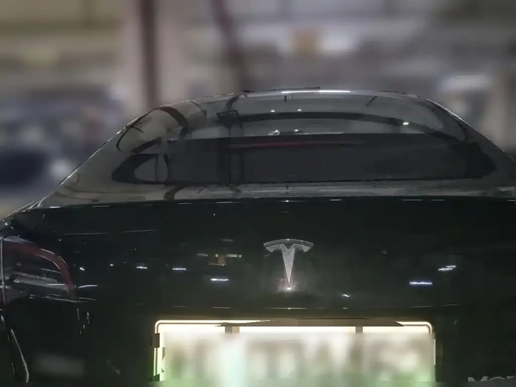 Tesla Model 3 — фото 1