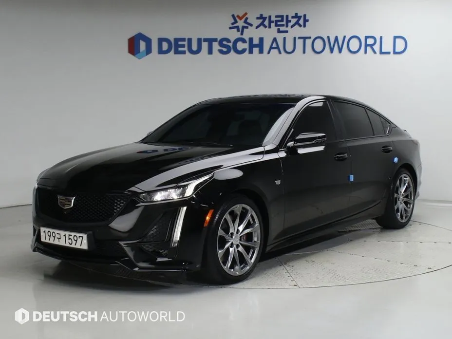 Cadillac CT5 — фото 1