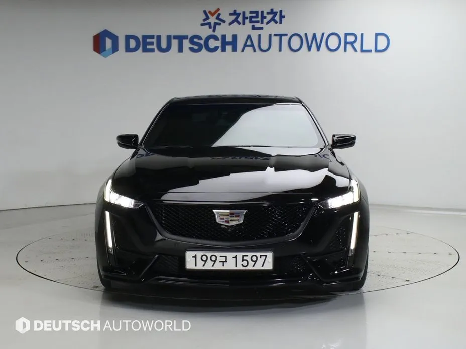Cadillac CT5 — фото 7