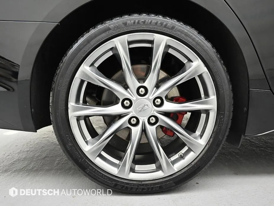 Cadillac CT5 — фото 9