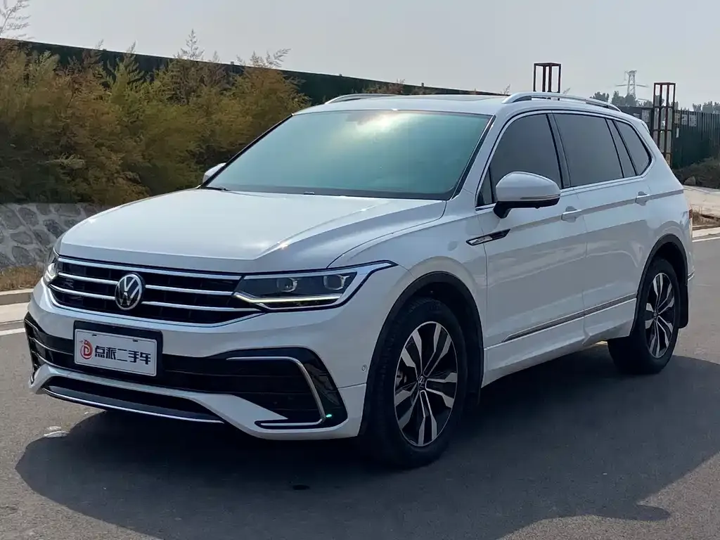 Volkswagen Tiguan L — фото 1