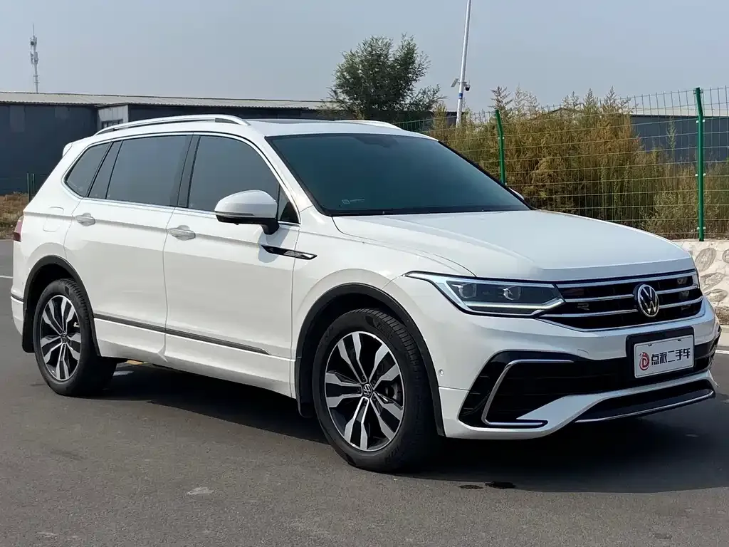 Volkswagen Tiguan L — фото 7
