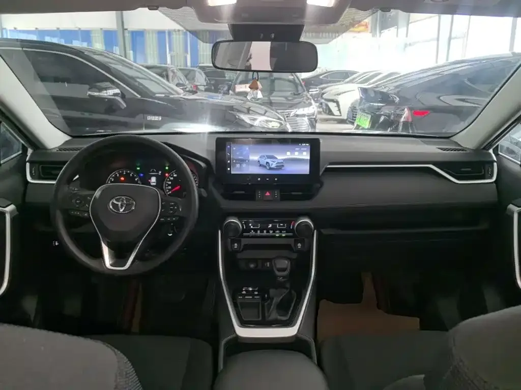 Toyota RAV4 — фото 6