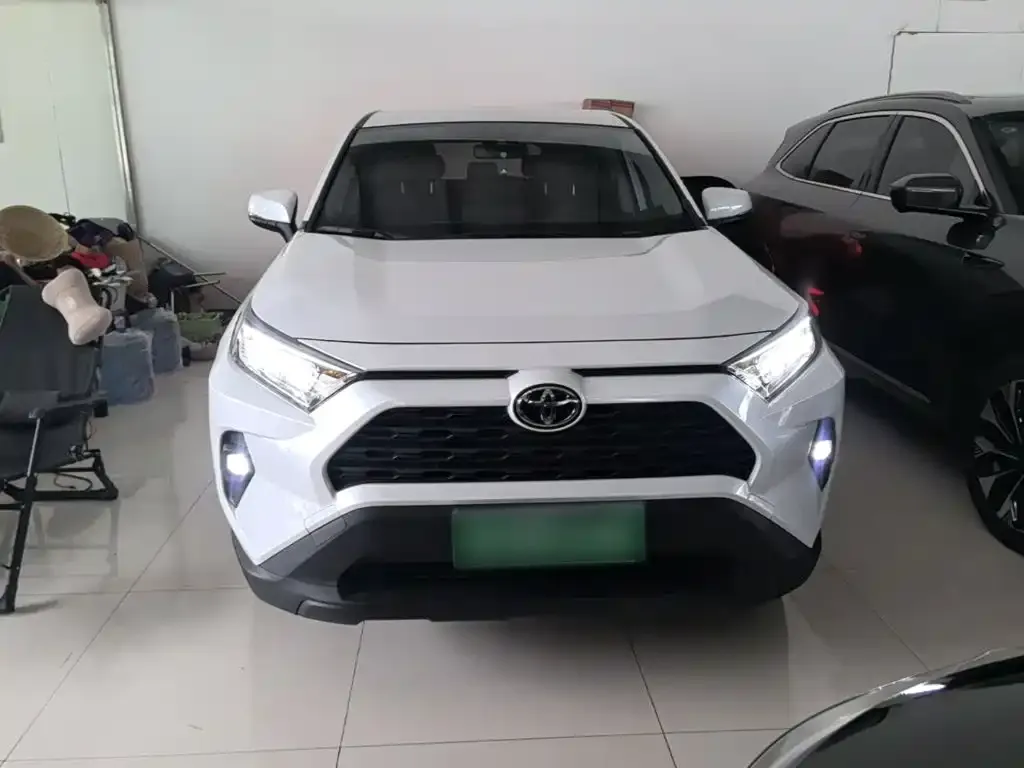 Toyota RAV4 — фото 10
