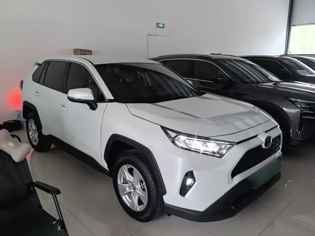 Toyota RAV4 — фото 3