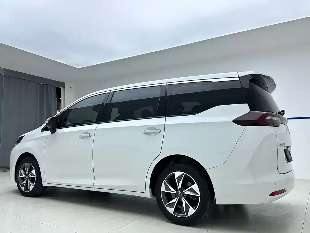 GAC Motor Trumpchi M6 — фото 3