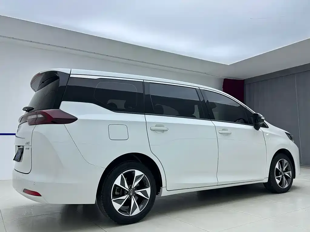 GAC Motor Trumpchi M6 — фото 8