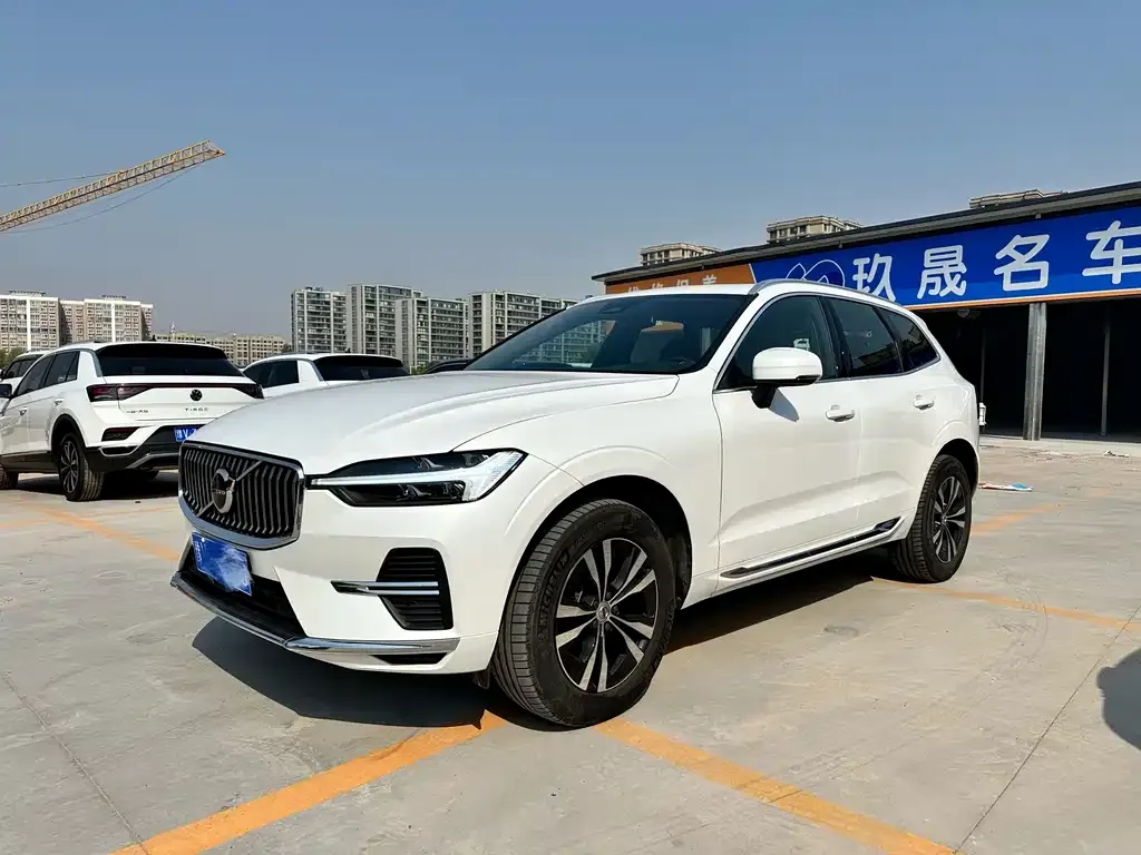 Volvo XC60 — фото 1