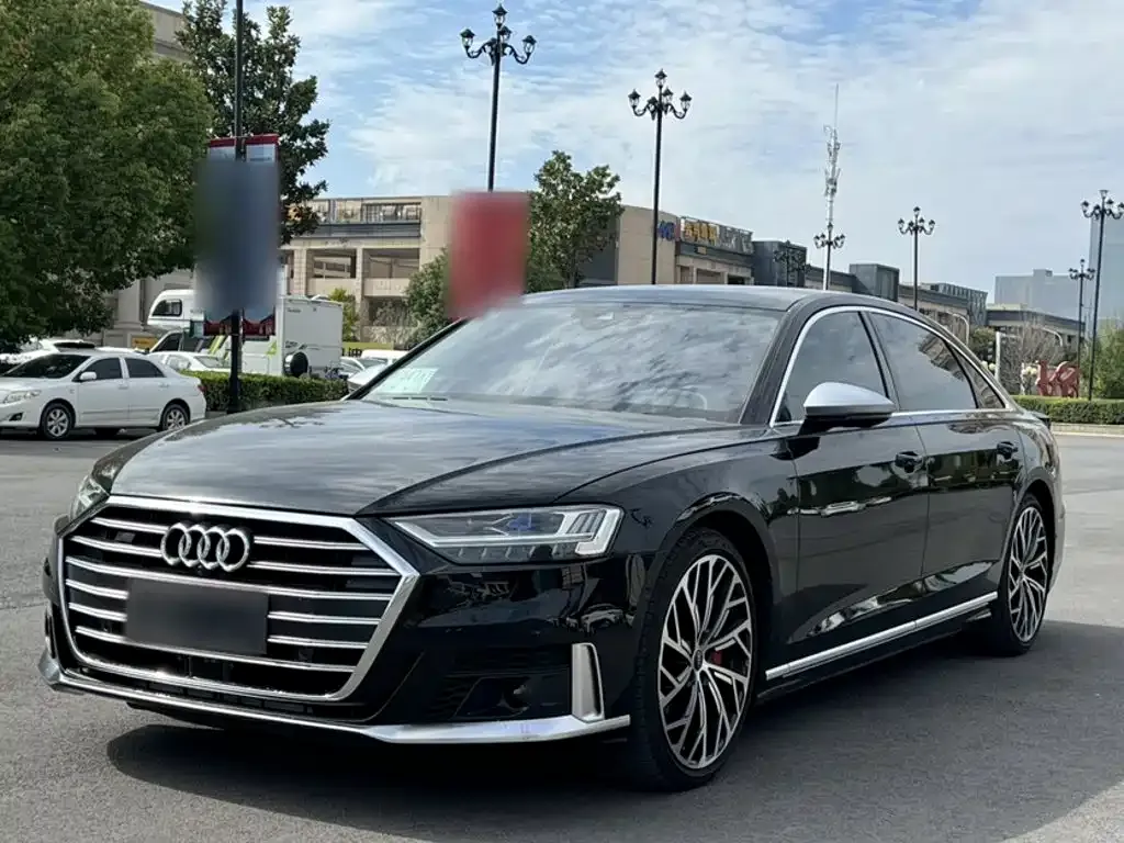 Audi S8 — фото 1