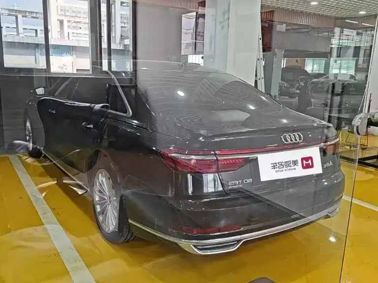 Audi A8 — фото 5
