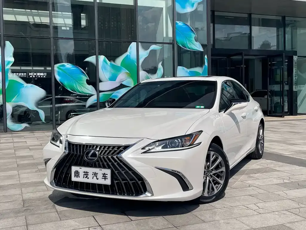 Lexus ES — фото 1