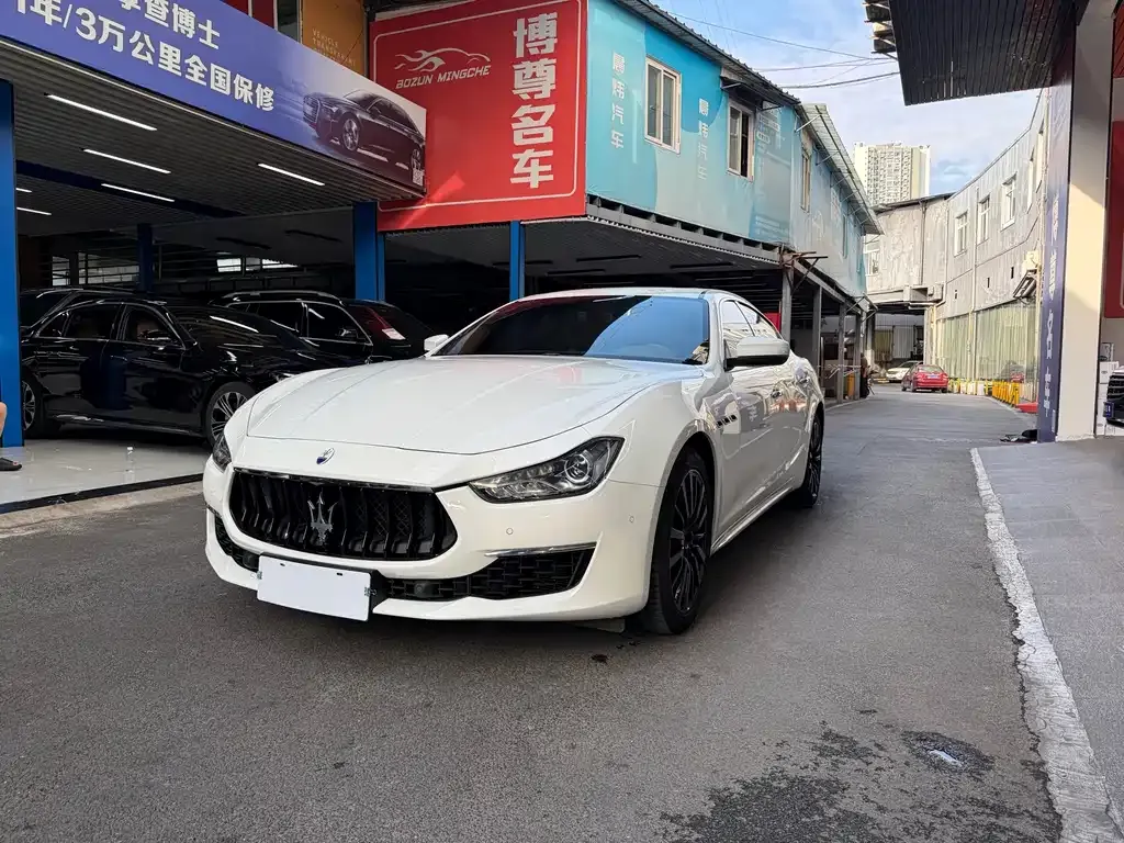 Maserati Ghibli — фото 1