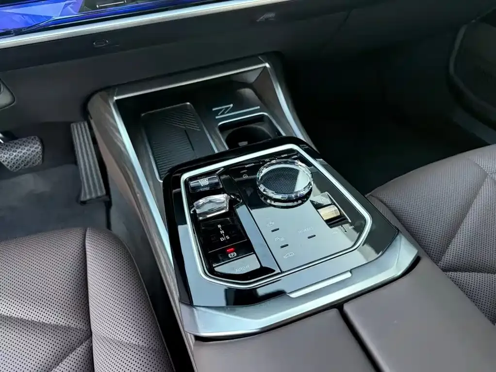 BMW 7 Series — фото 7