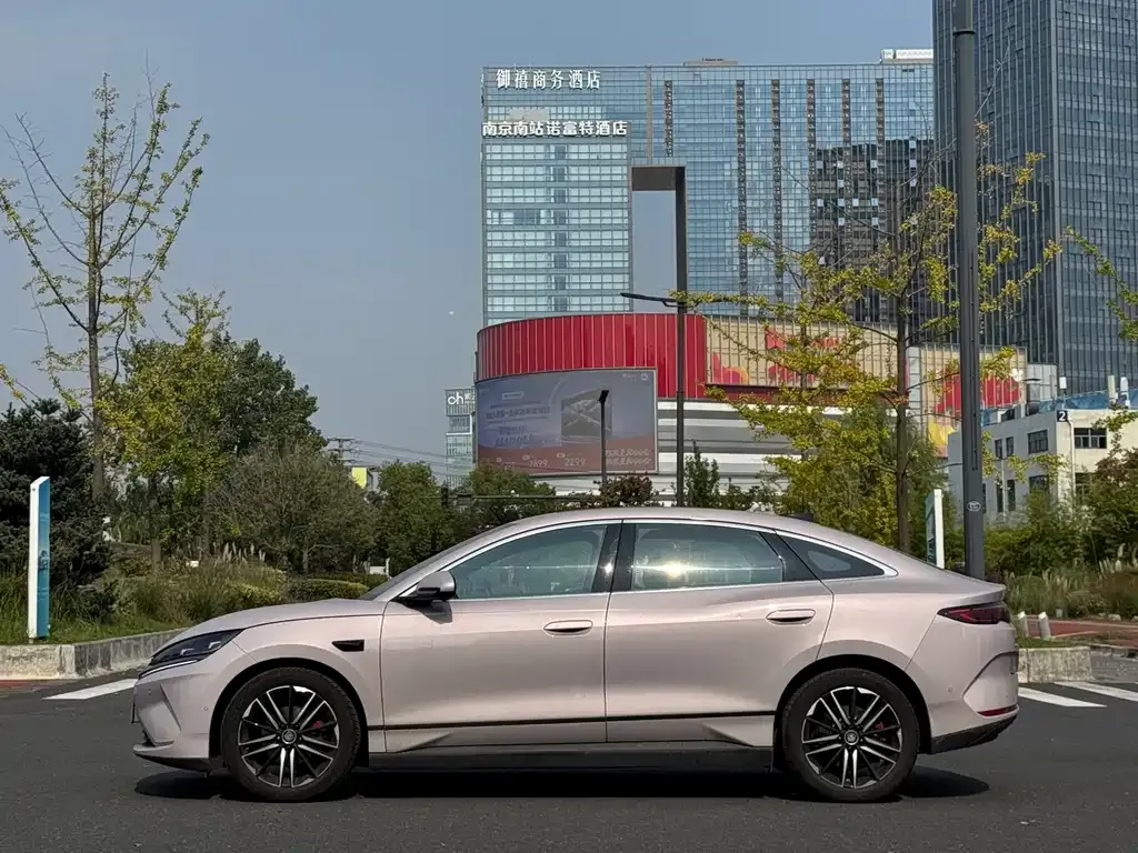 BYD Qin L — фото 10