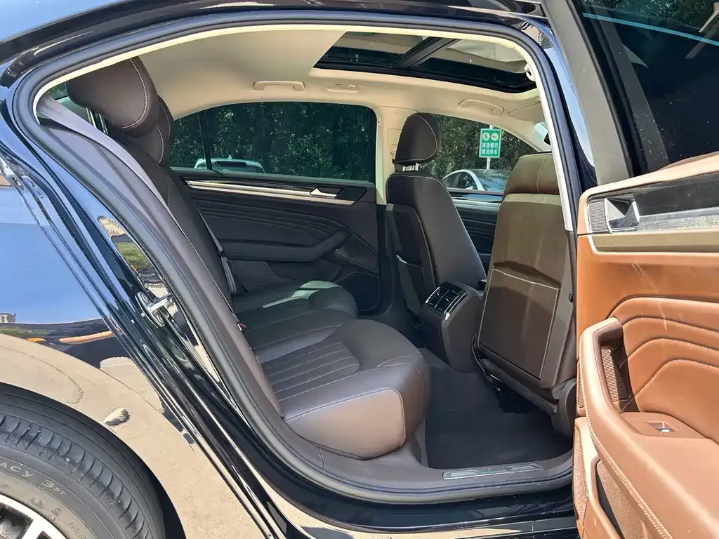 Volkswagen Phideon — фото 6