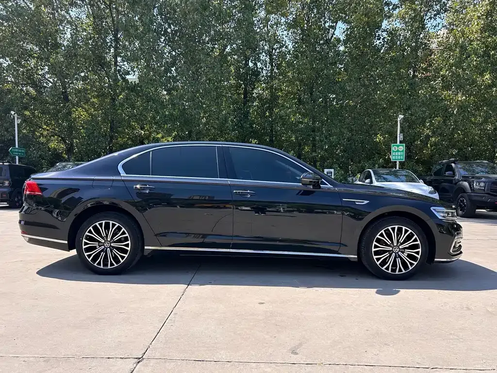 Volkswagen Phideon — фото 10