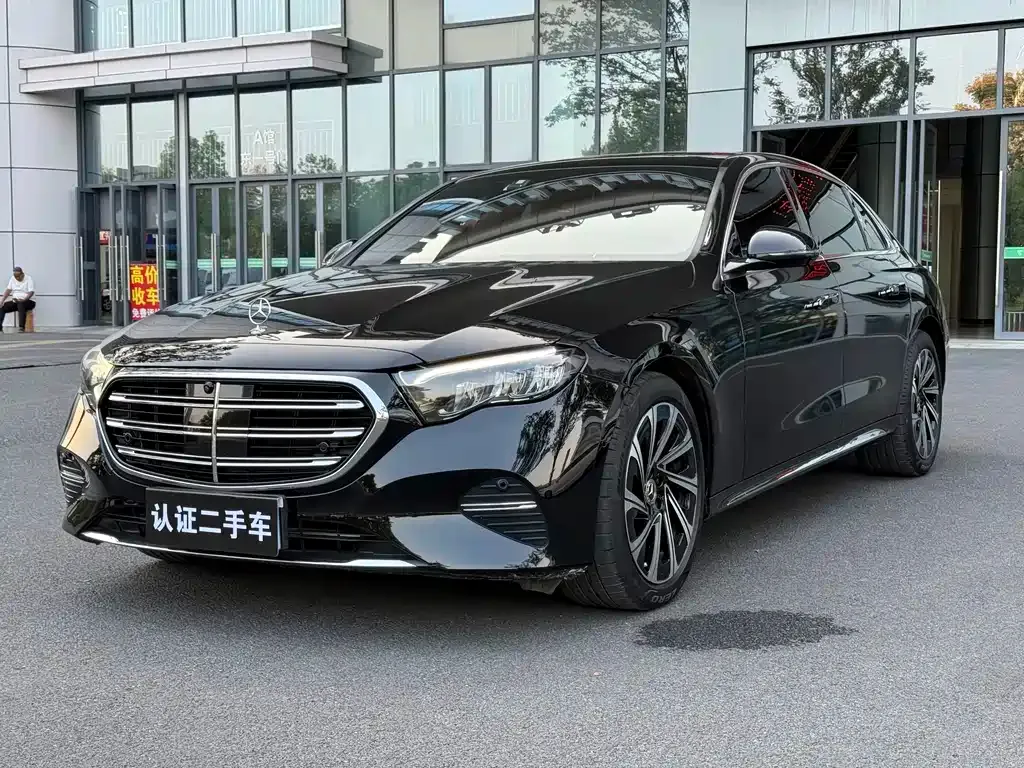 Mercedes-Benz E-Class — фото 1