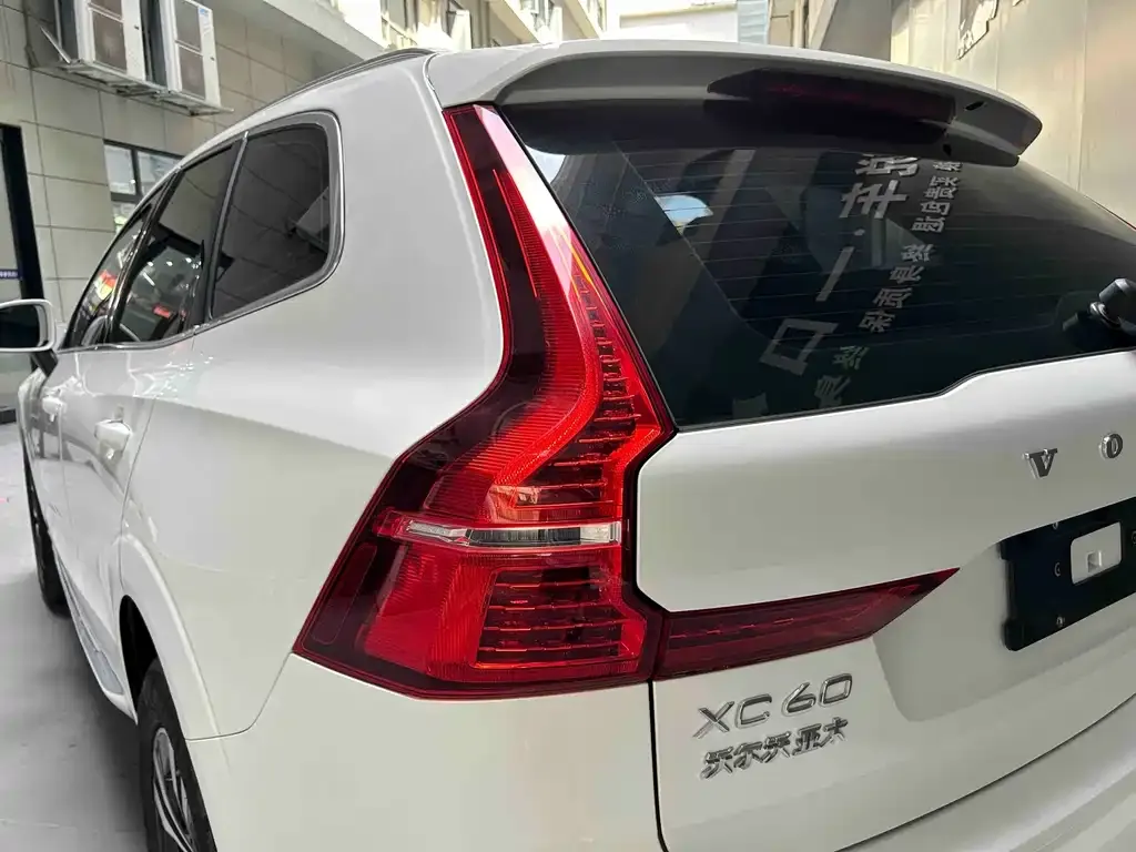 Volvo XC60 — фото 2
