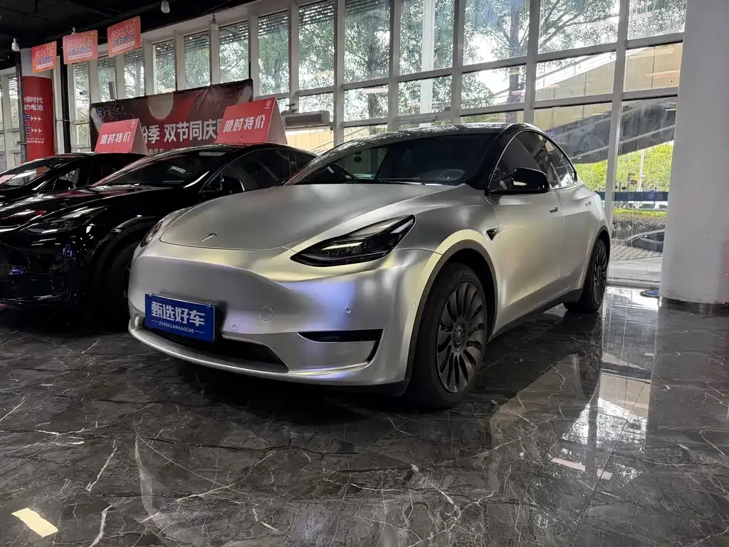 Tesla Model Y — фото 1