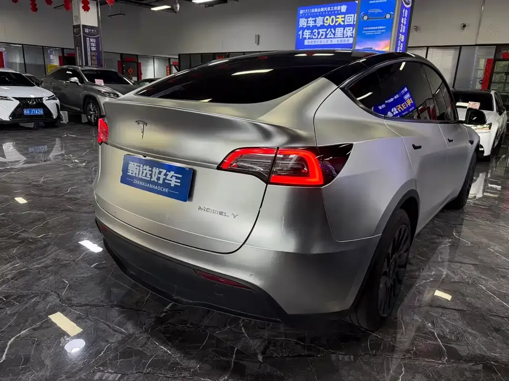 Tesla Model Y — фото 10