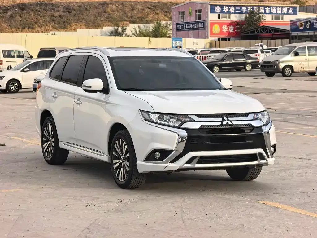 Mitsubishi Outlander — фото 6
