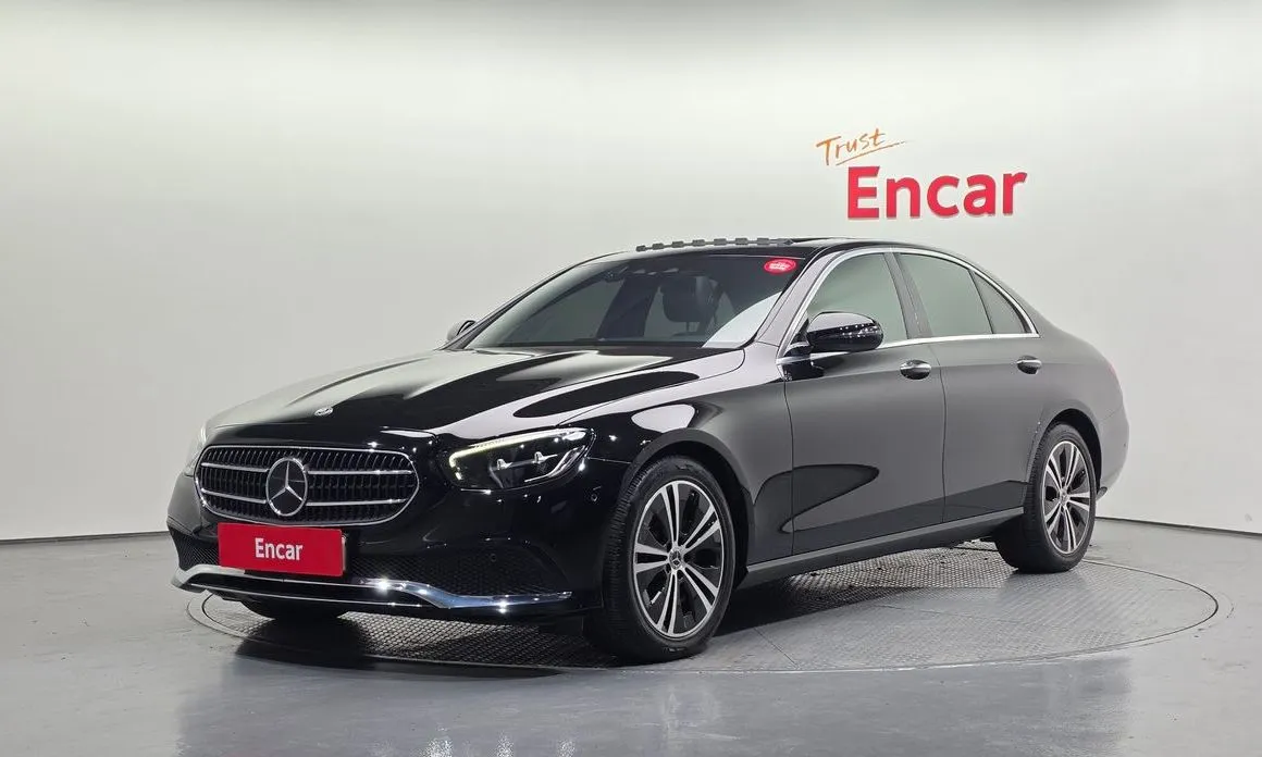 Mercedes-Benz E-Class — фото 1