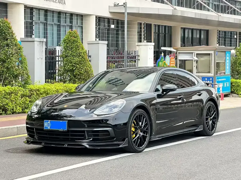 Porsche Panamera — фото 1