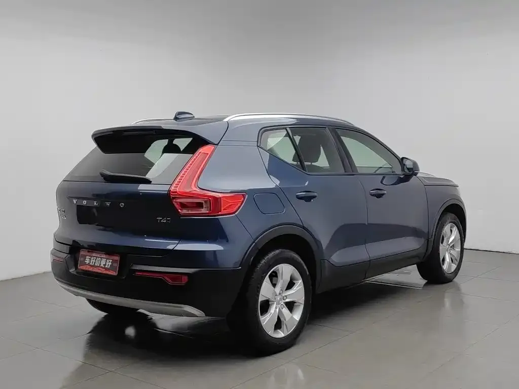 Volvo XC40 — фото 9