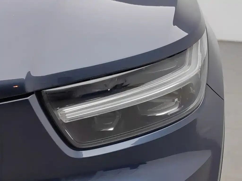 Volvo XC40 — фото 2