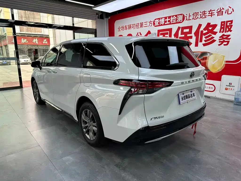 Toyota Sienna — фото 7