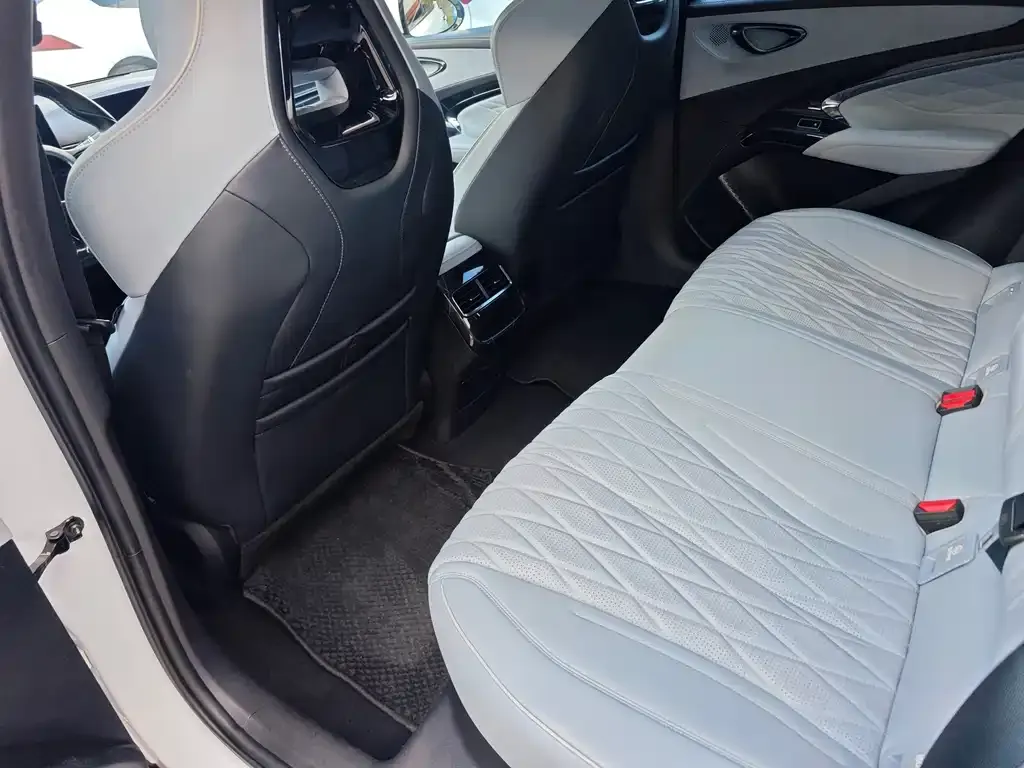 BYD Seal — фото 4