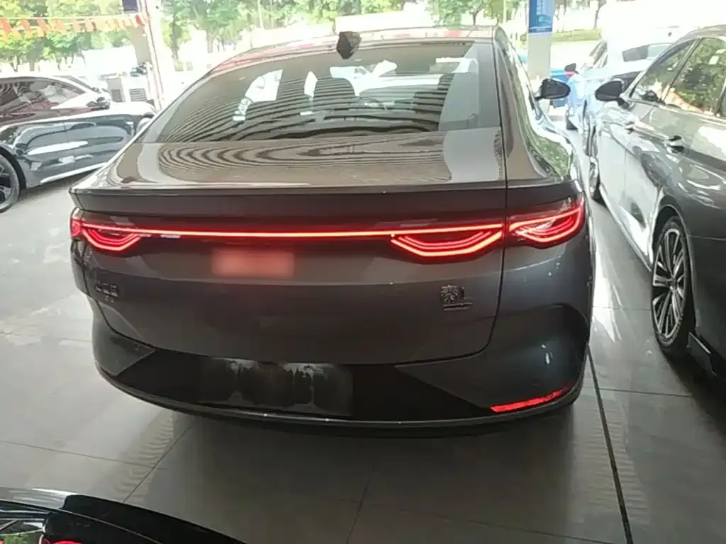 BYD Qin L — фото 9