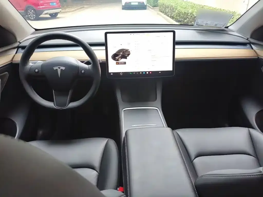 Tesla Model Y — фото 2