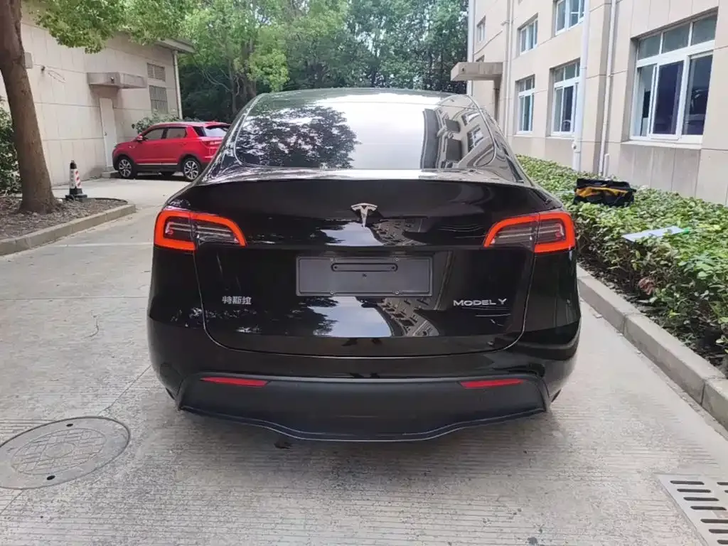 Tesla Model Y — фото 6