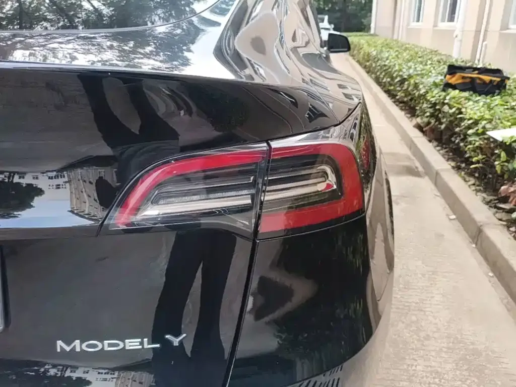 Tesla Model Y — фото 8