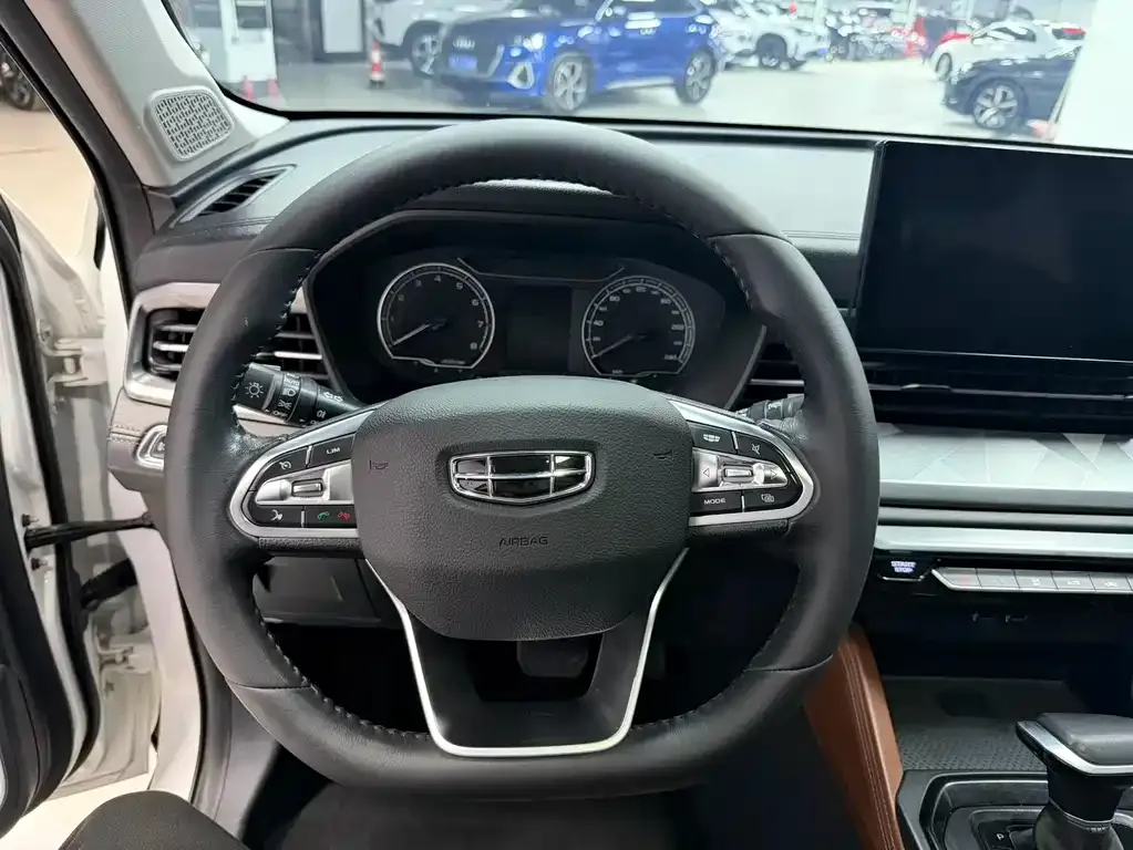Geely Vision X6 — фото 10