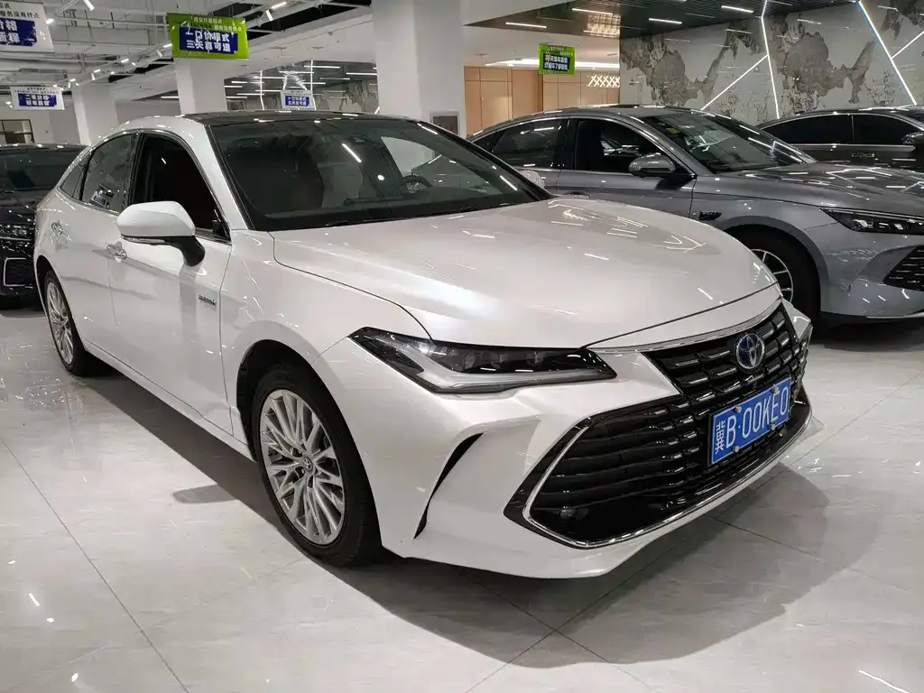 Toyota Avalon — фото 1