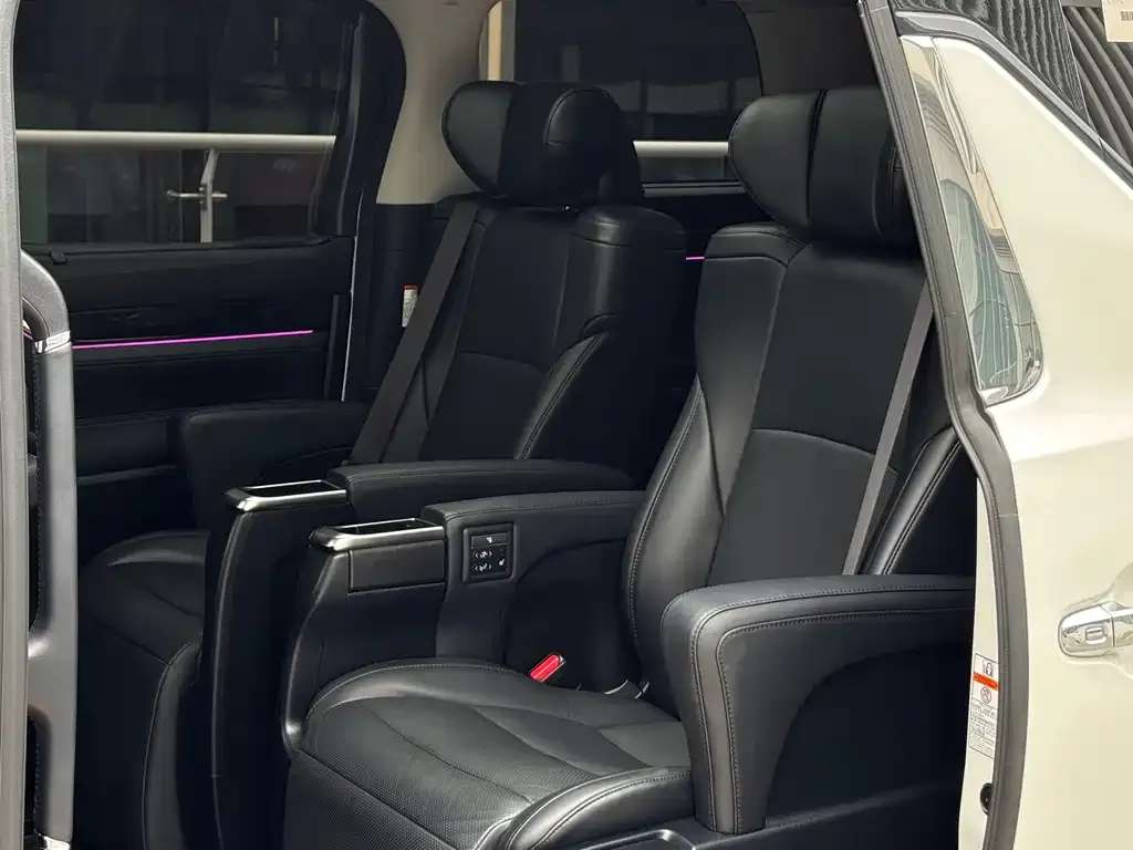 Toyota Vellfire — фото 3