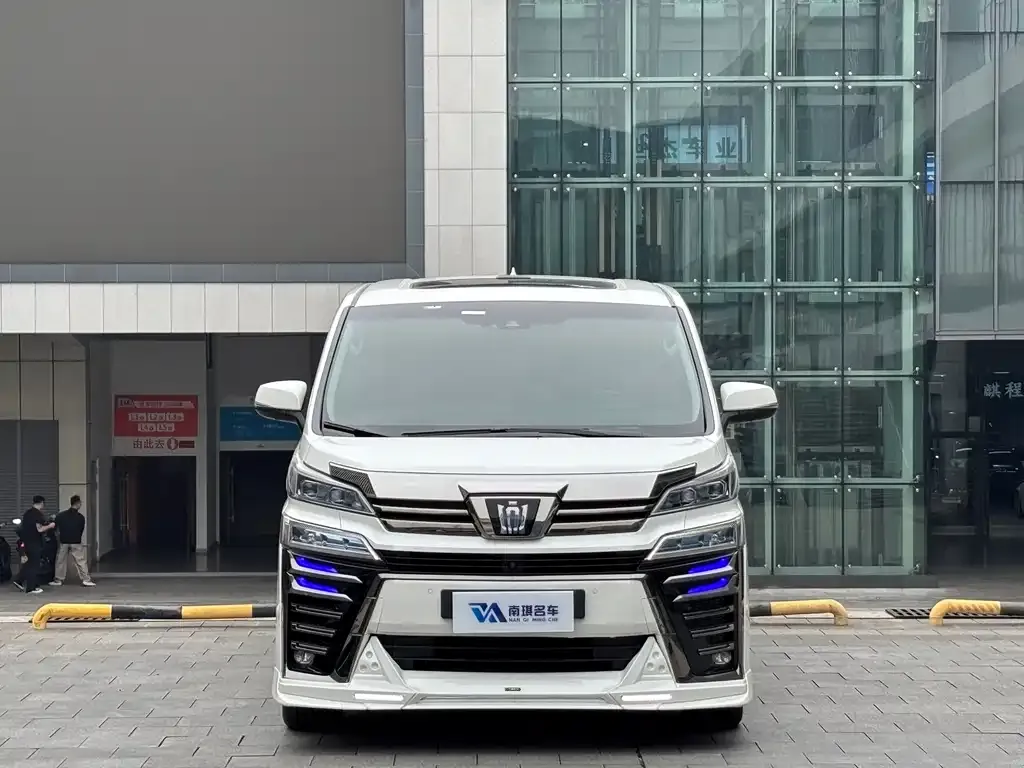 Toyota Vellfire — фото 7