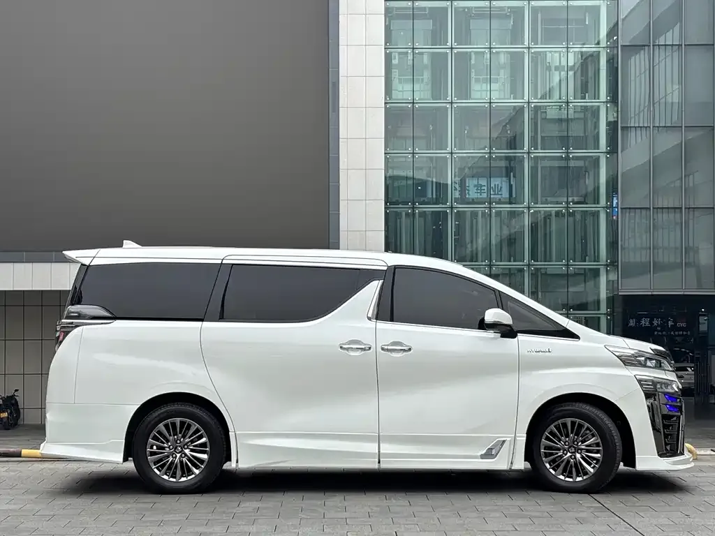 Toyota Vellfire — фото 5