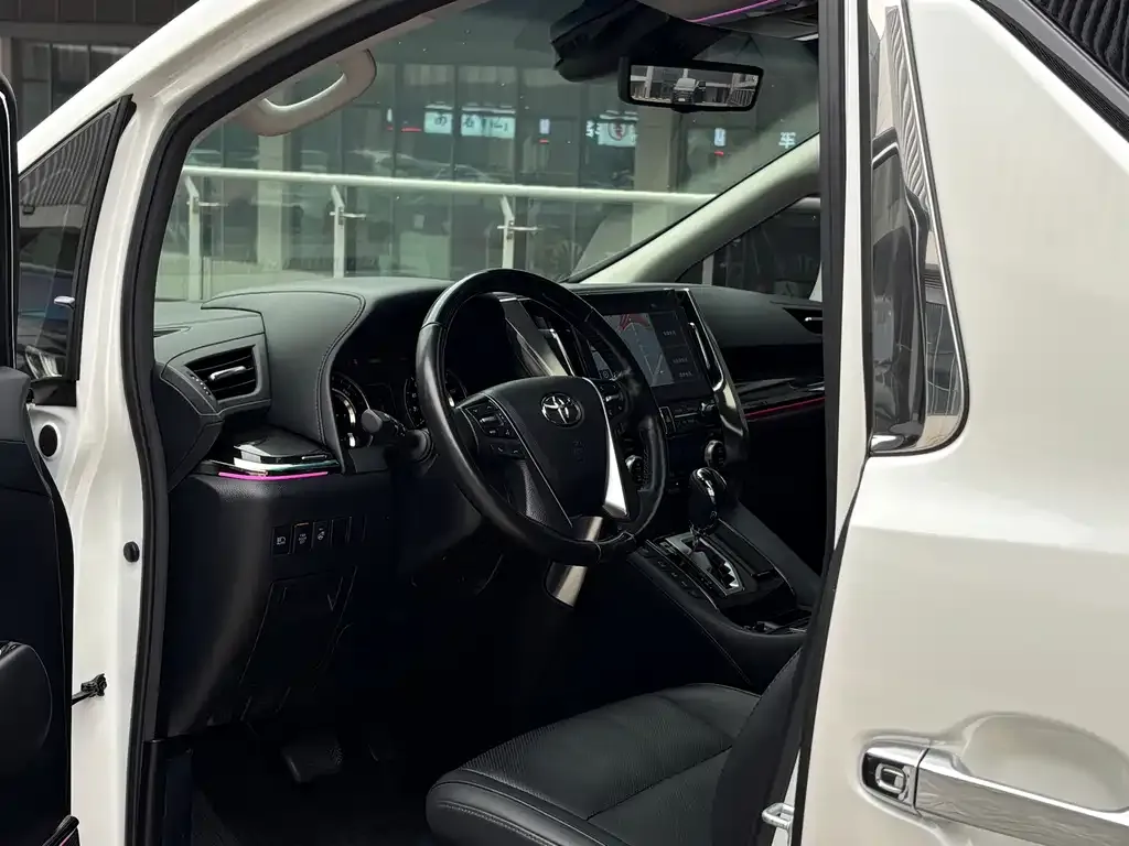 Toyota Vellfire — фото 8