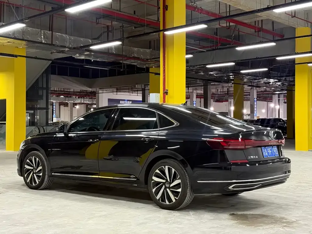 Volkswagen Passat — фото 7