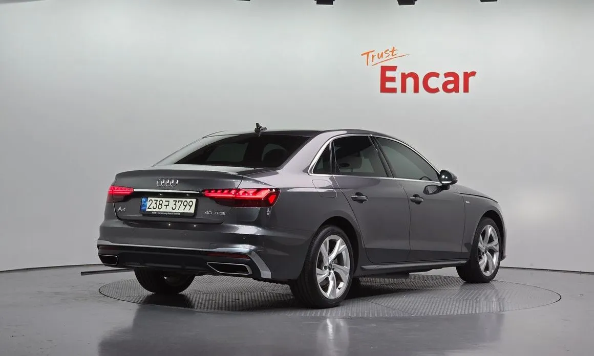 Audi A4 — фото 4